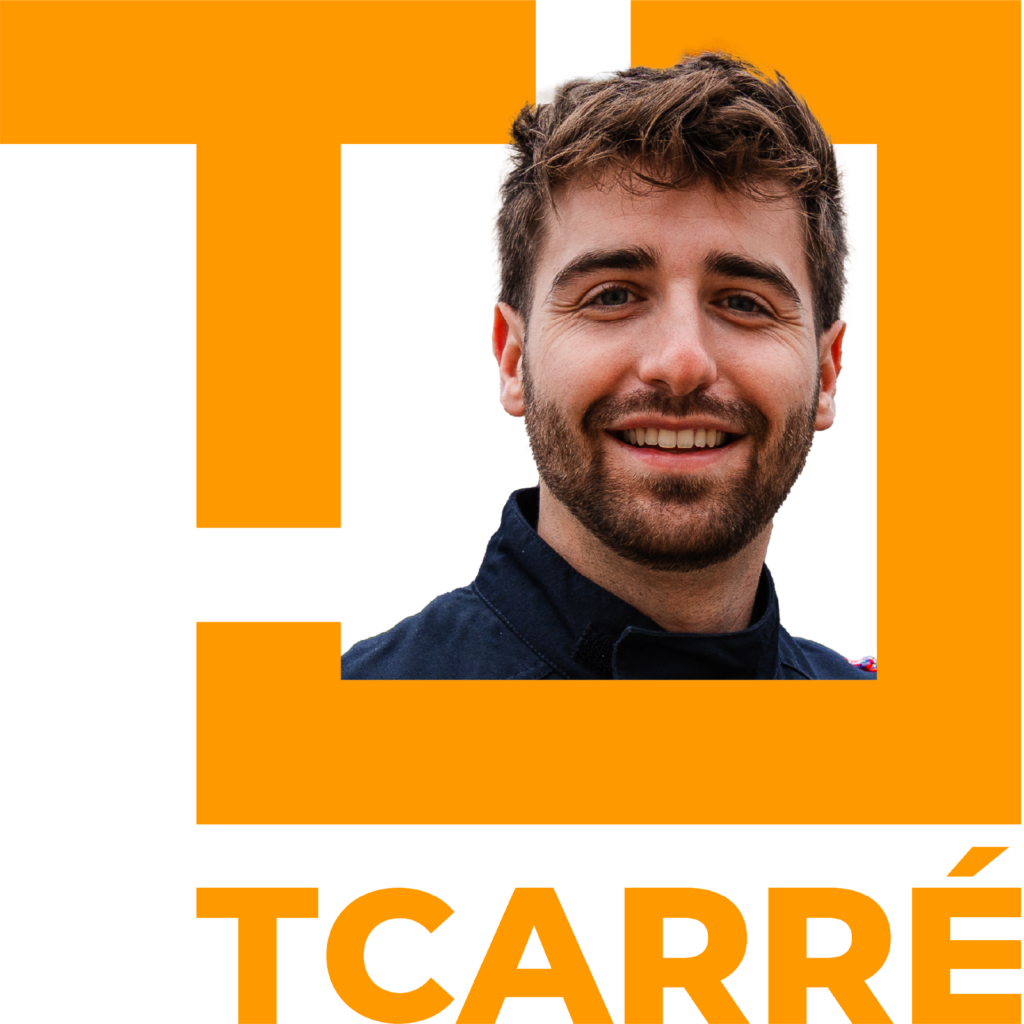 PP TCARRE Photo de profil à propos Tom Weisbuch avec logo TCARRE